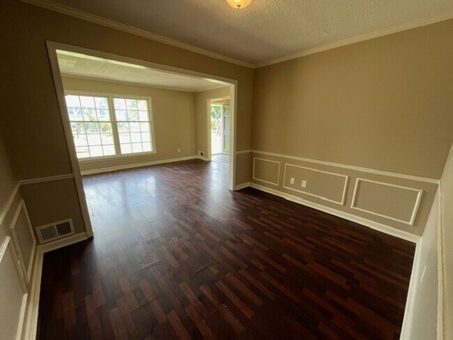 Building Photo - Renovated 3 Bedroom 2 Bath Home with 2 Car...