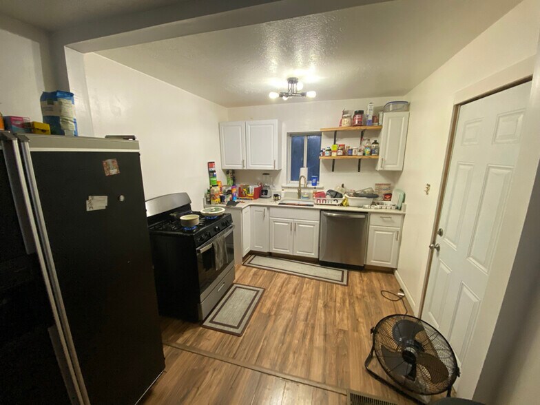 Building Photo - 2085 Cedar St