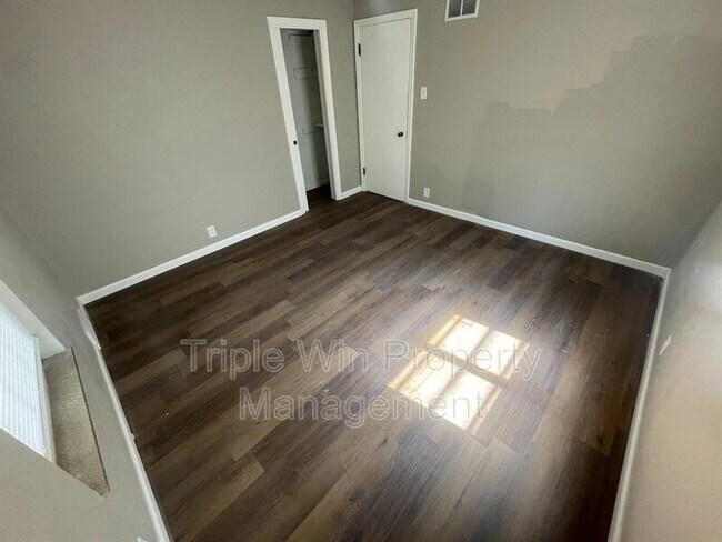 Building Photo - 7117 Forest Hill Dr