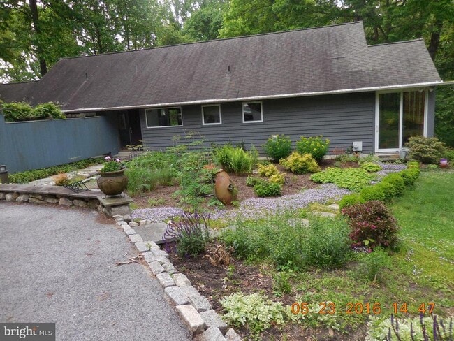 Building Photo - 8 Azalea Ln