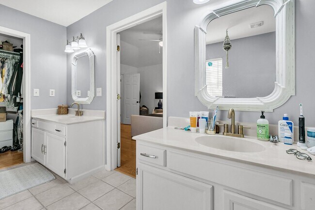 Building Photo - Charming 3 Bedroom, 2 Bath Home off of Longpoint in Mount Pleasant!