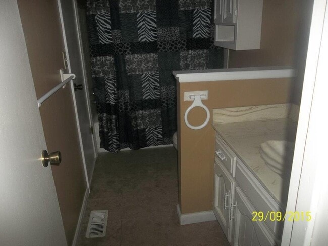 Building Photo - MOVE IN SPECIAL! NO DEPOSIT! Beautiful 3 B...