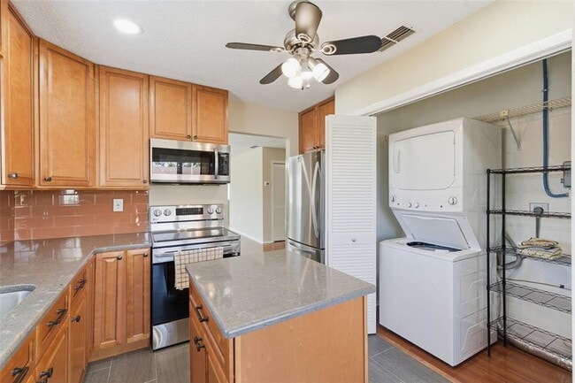 Building Photo - 4440 Pelorus Dr