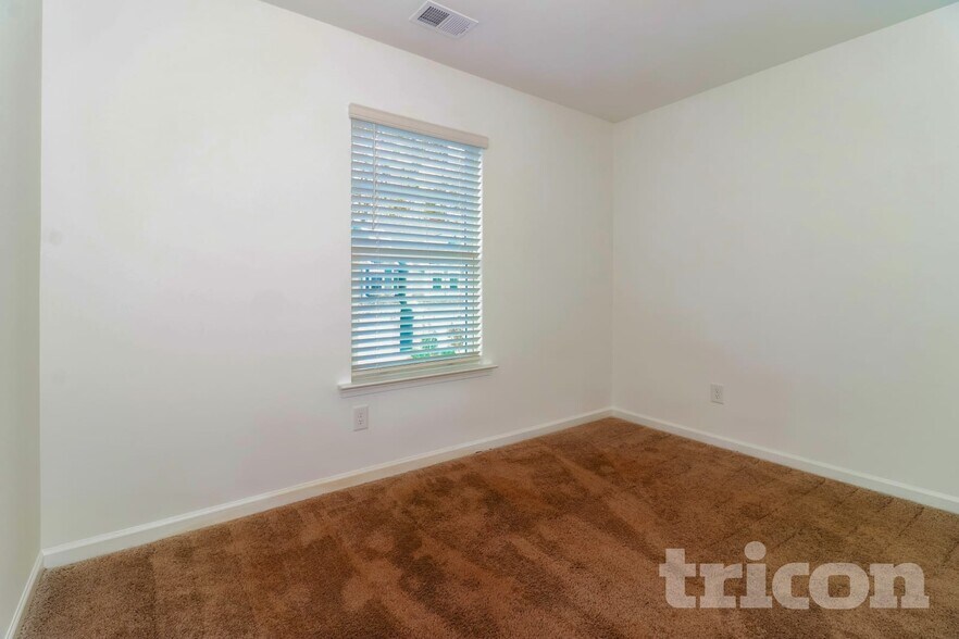 Building Photo - 2055 Rosemary Park Ln