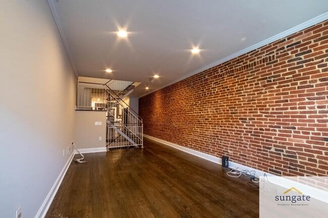 Building Photo - 509 S Curley St