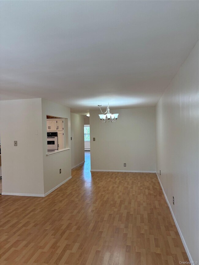 Building Photo - 2735 Cropsey Ave