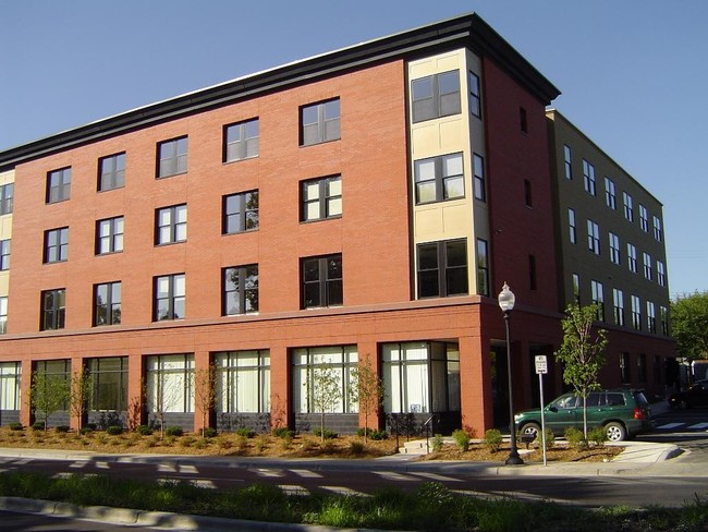 Primary Photo - Lindquist Apartments
