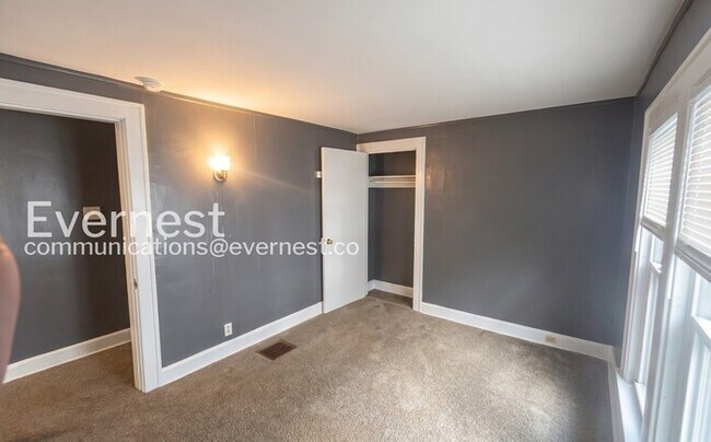 Building Photo - 323 Olentangy St