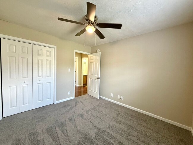 Building Photo - 1329 Mutual Dr