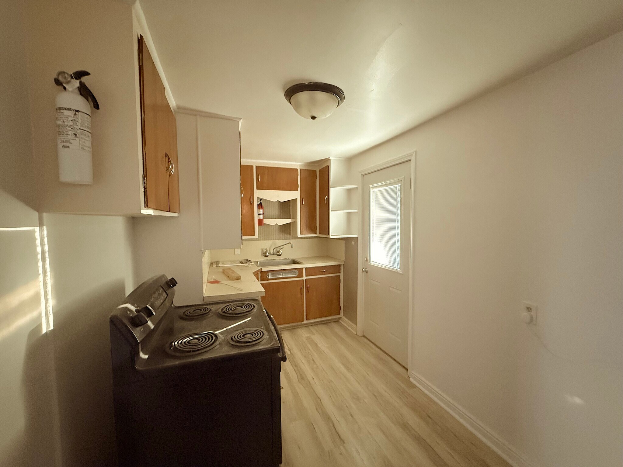 kitchen - 443 N Prospect St