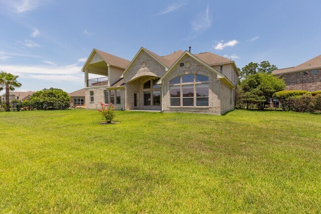 Building Photo - 162 W Hullwood Ct
