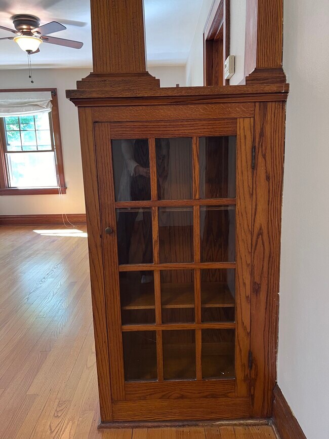 Built-in cabinets - 627 Knickerbocker St