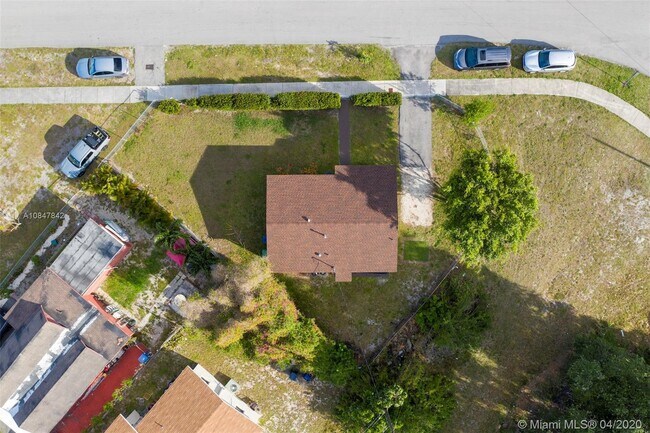 Building Photo - 15200 Railroad Dr