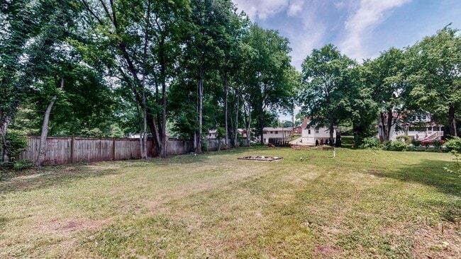 Building Photo - Sylvan Park Charm!