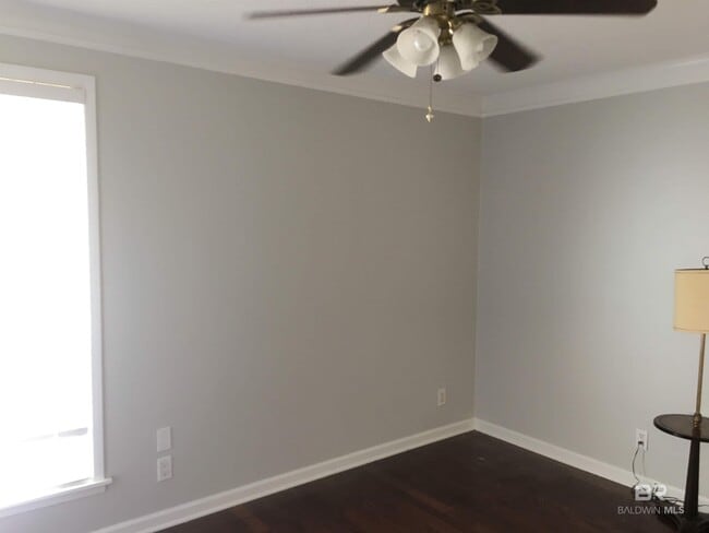 Building Photo - 2066 Sea Cliff Dr N