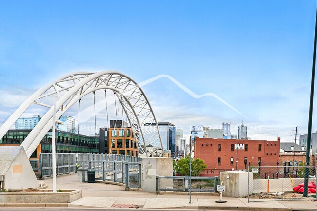 Building Photo - Spacious LoHi Condo with Washer/Dryer and ...