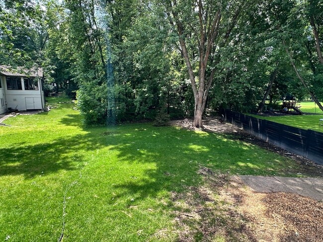 Building Photo - Maple Grove Single Family Home, Office, Fa...