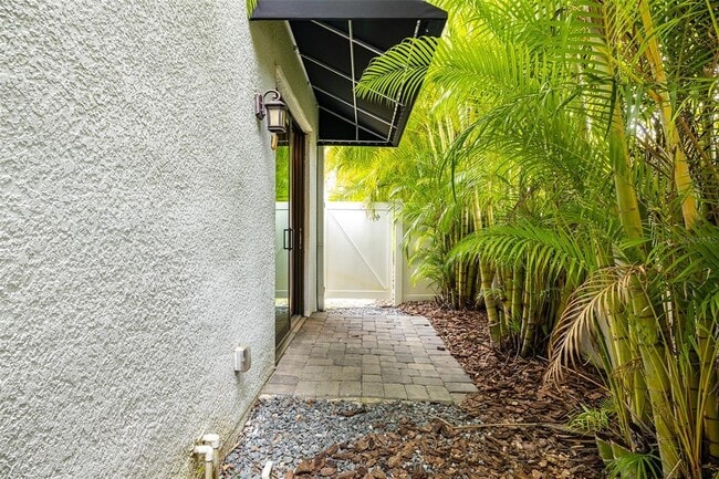 Building Photo - 222 S Audubon Ave