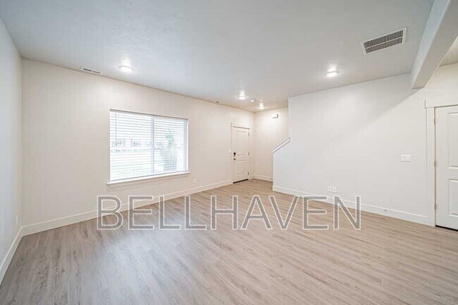 Building Photo - 651 S 2400 W