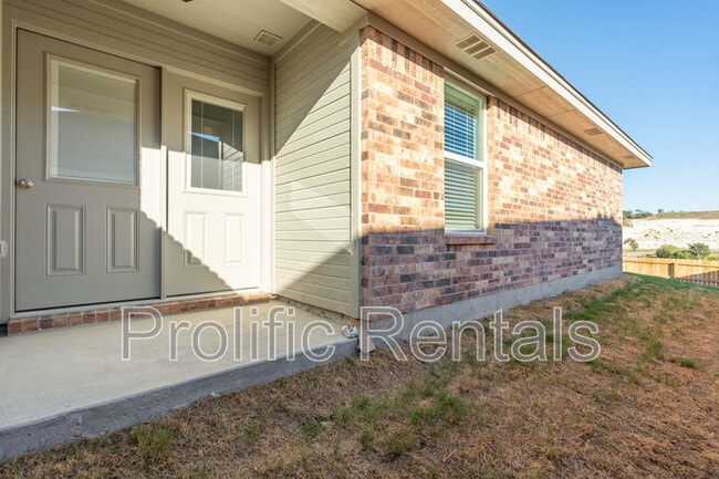 Building Photo - 107 Lost Trl