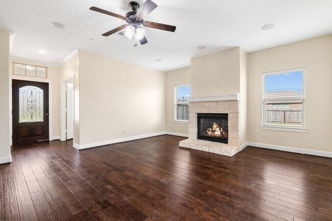 Building Photo - 328 Country Crossing Cir