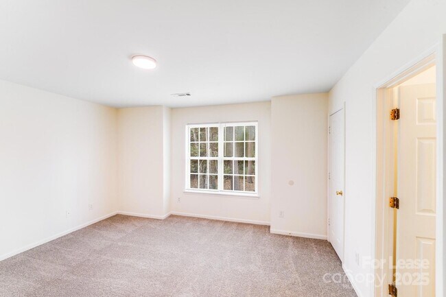 Building Photo - 814 Mt Holly-Huntersville Rd