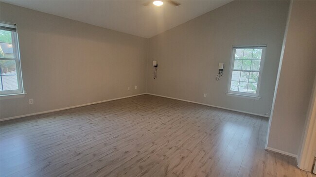 Building Photo - 16911 Elmwood Glen Ct