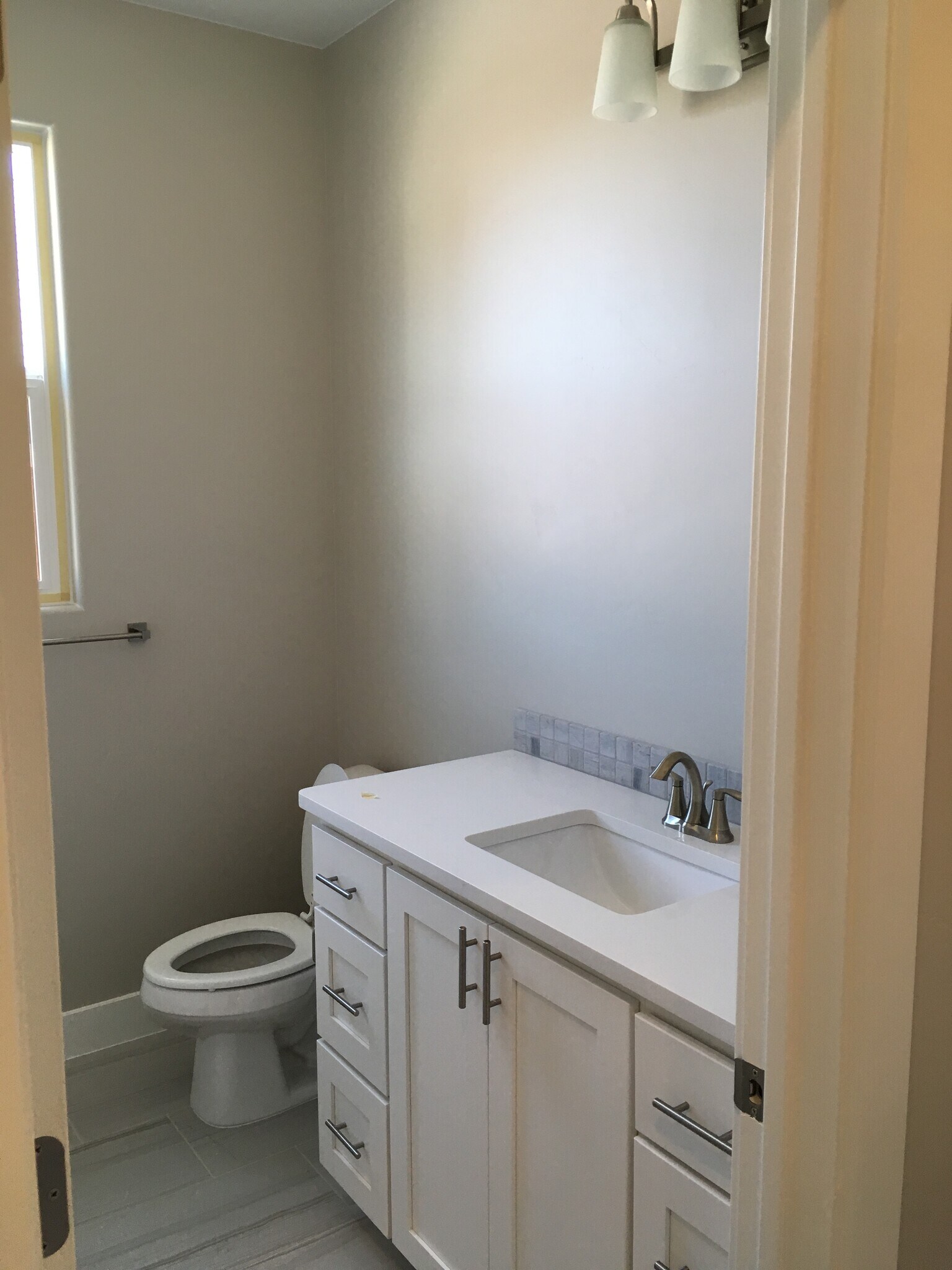 hall bathroom - 3952 S Saddleback Rd