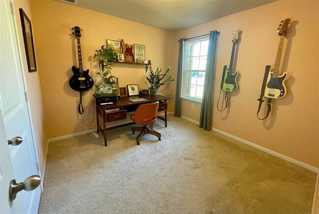 Building Photo - 2025 Langdale Ln