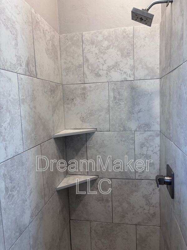 Building Photo - 3035 SE 34th St