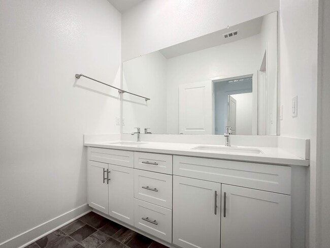 Building Photo - Beautiful Newer Construction,Townhome, 3 Bedroom / 2 Bathroom Home FOR RENT
