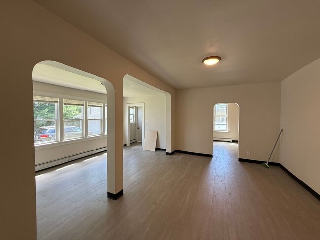 Building Photo - 5 Bed 2 Bath Single Family Home- Shawano Wi
