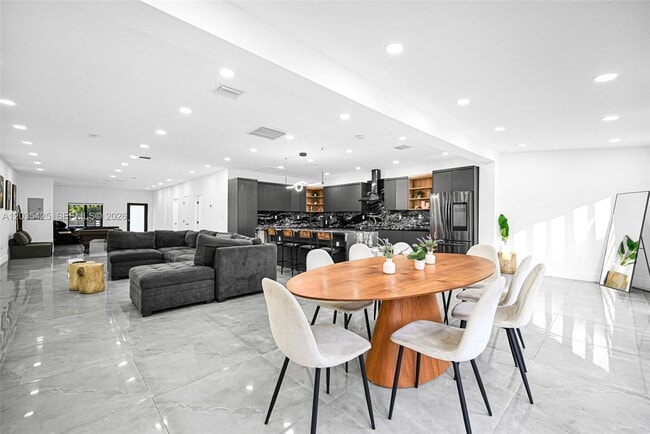 Building Photo - 112 NW 53rd St