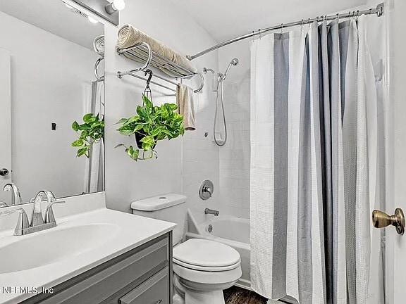 Building Photo - 120 Wippletree Ct