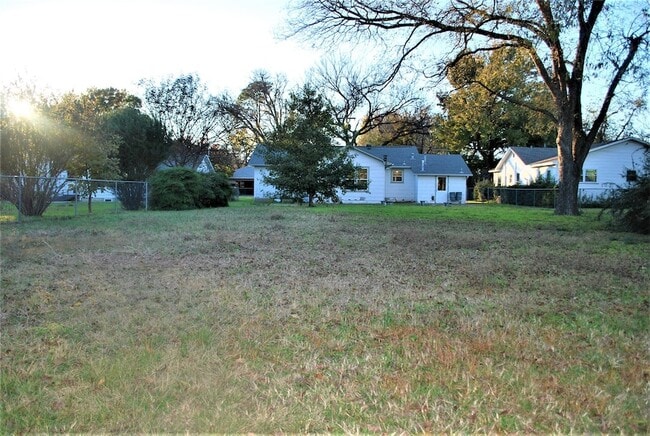 Building Photo - 1310 Coit St