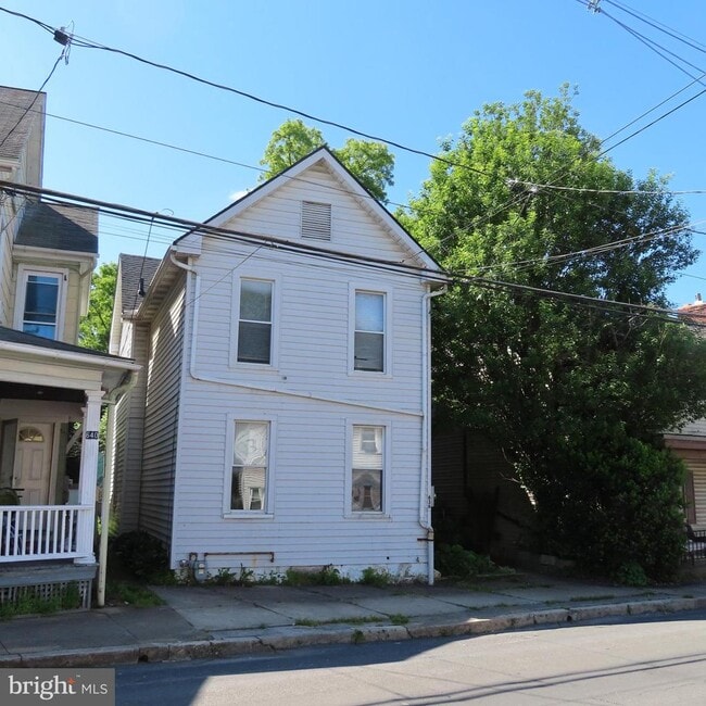 Building Photo - 636 Broad St