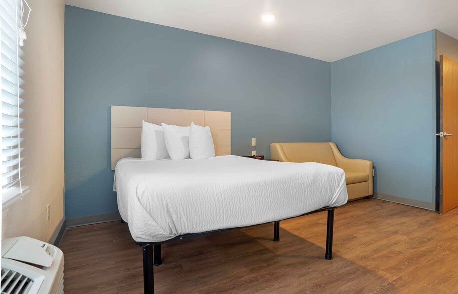 Building Photo - Furnished Studio-Wichita - Airport