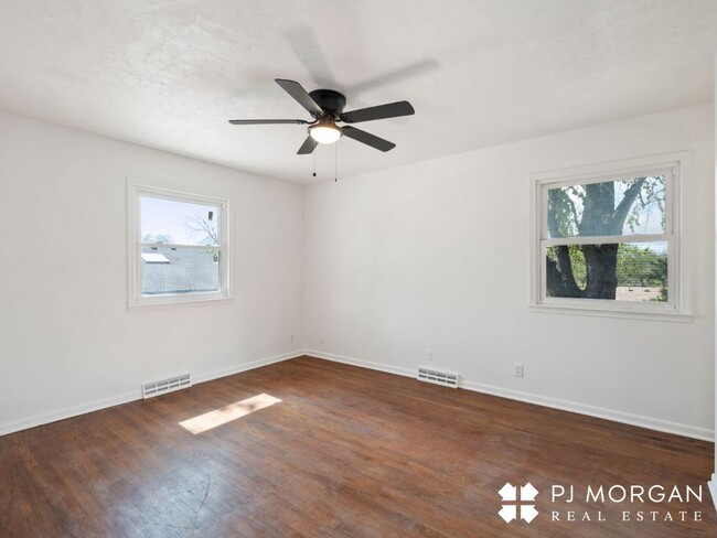 Building Photo - 5 Bedroom, 3 Bathroom - Newly Updated