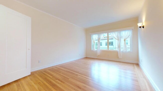 Building Photo - San Francisco Living at Its Finest
