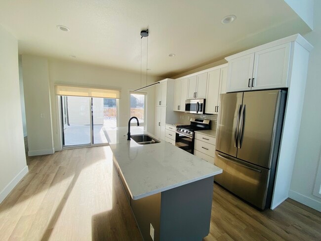 Building Photo - 4216 CYPRESS Pl