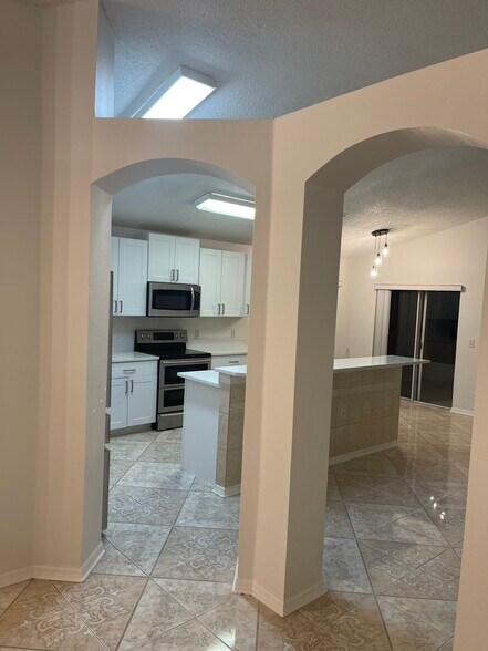 Building Photo - 13401 White Elk Loop
