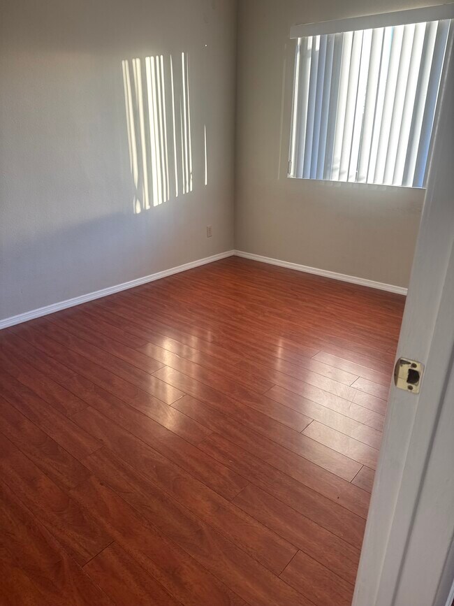 Building Photo - 1145 E Wilson Ave