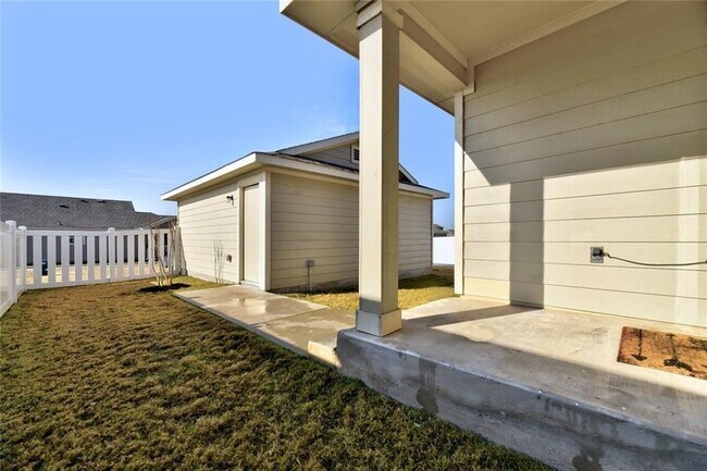 Building Photo - 401 Cane River Rd