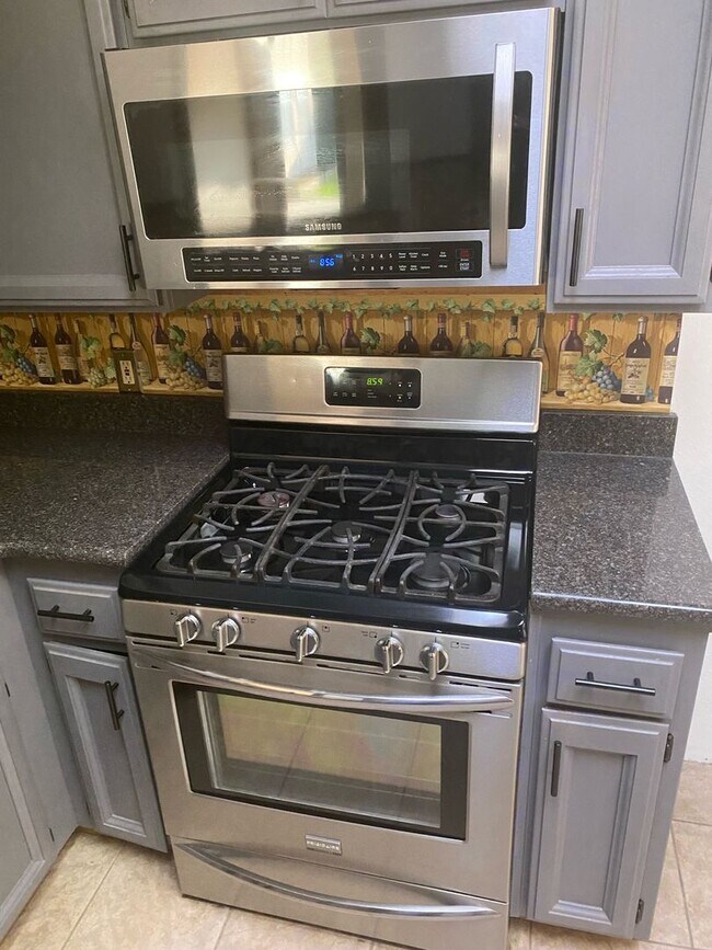 Building Photo - 407 Hoover Ave