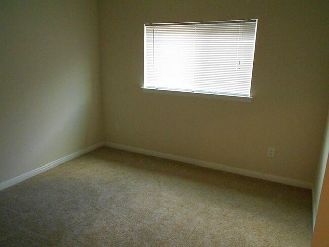 Building Photo - 9 N Forrest Ave