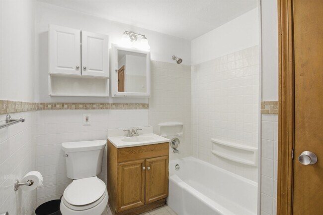 Building Photo - 39 Pleasant St