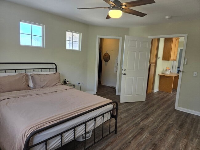 Building Photo - 4 BR 2.5 BA detached modern single-family home.