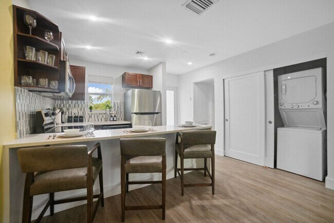 Building Photo - 400 N Ocean Blvd