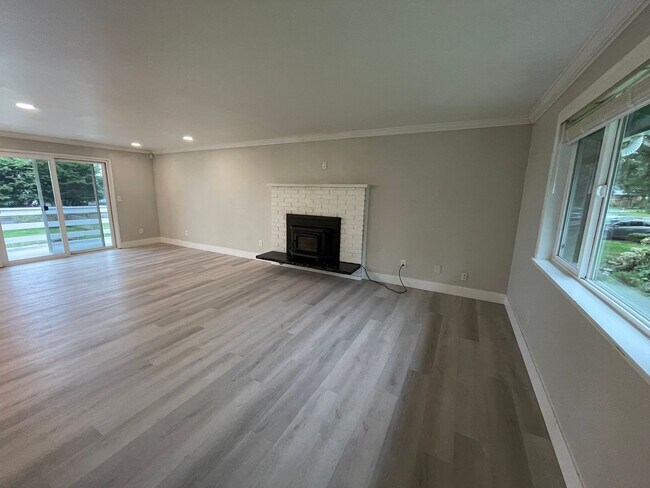 Building Photo - Gorgeous 4 Bedroom Home In Desirable West Beach Area!