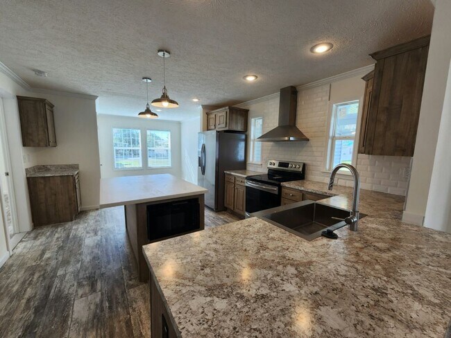 Building Photo - 518 Eland Dr